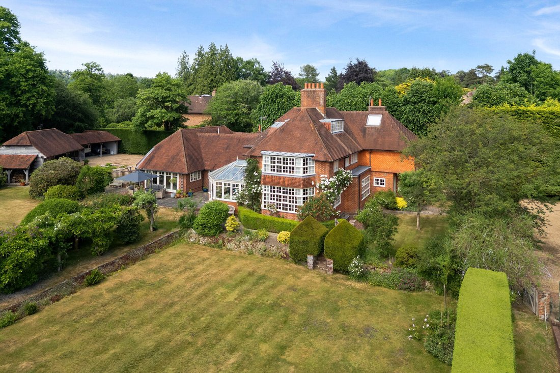 House in Hammer, Beacon Hill, England 1 - 18564932