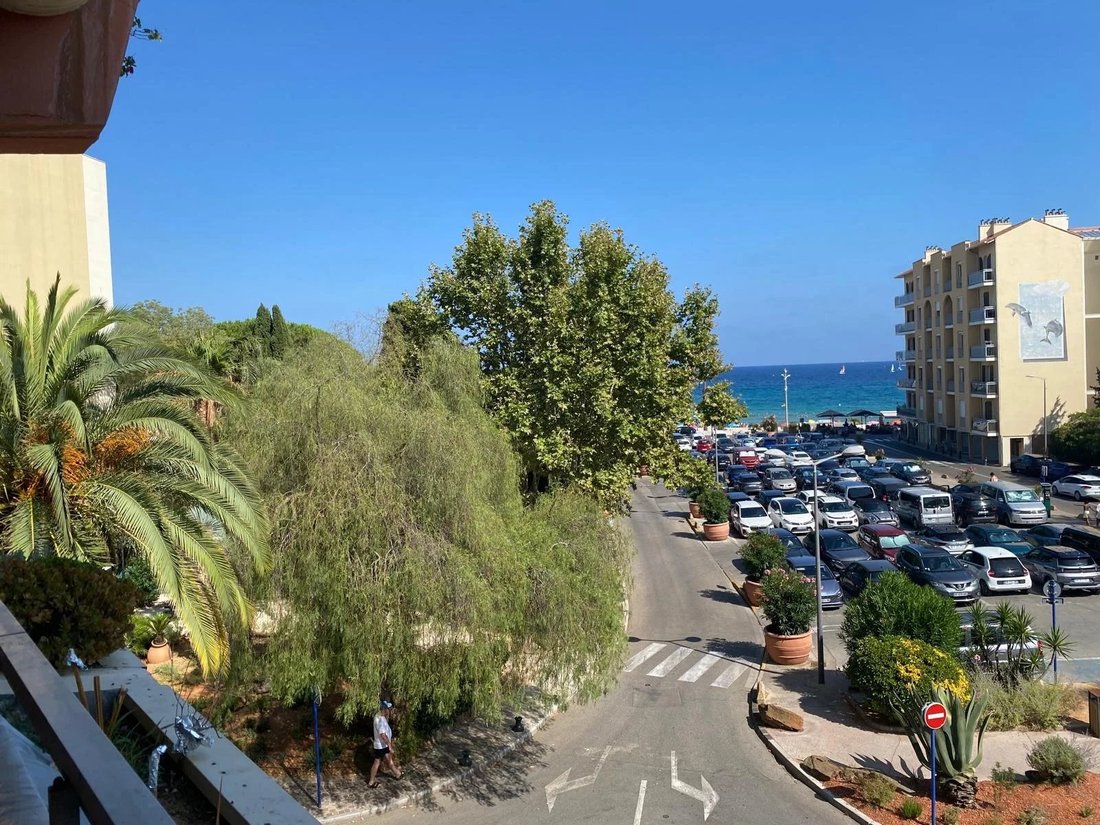 Apartment in Le Lavandou, Provence-Alpes-Côte d'Azur, France 2 - 18564826