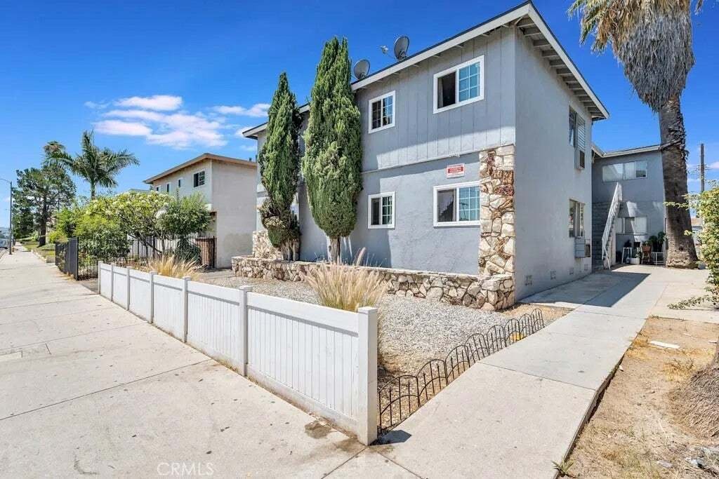Los Angeles, California, United States 1 - 18559350