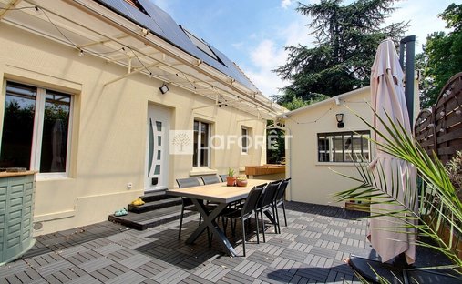 Villa in Centre, Nanterre, France 1