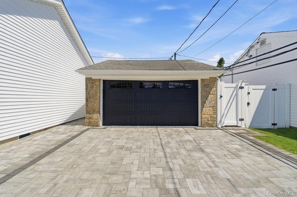 House in Bethpage, New York, United States 5 - 18564776
