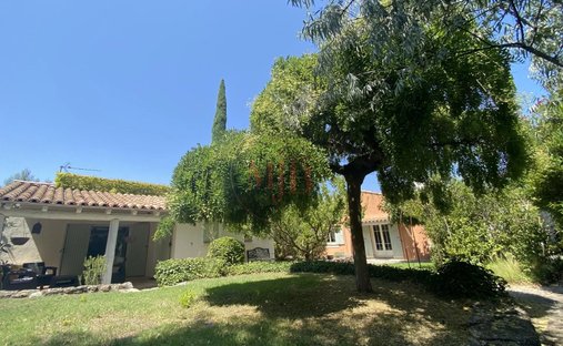 Villa in Noyau Villageois-Zone Urbaine, Velaux, France 1