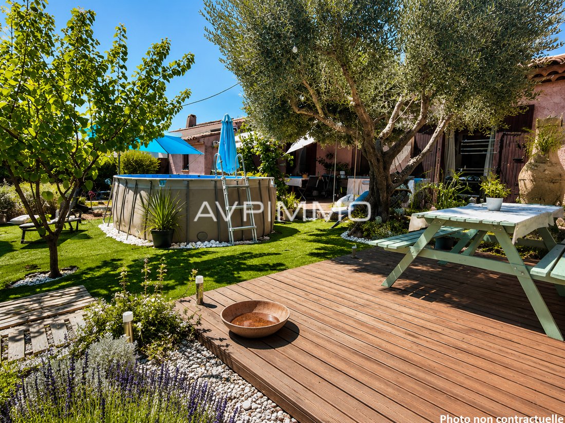 House in Saint-Cyr-sur-Mer, Provence-Alpes-Côte d'Azur, France 1 - 18563159