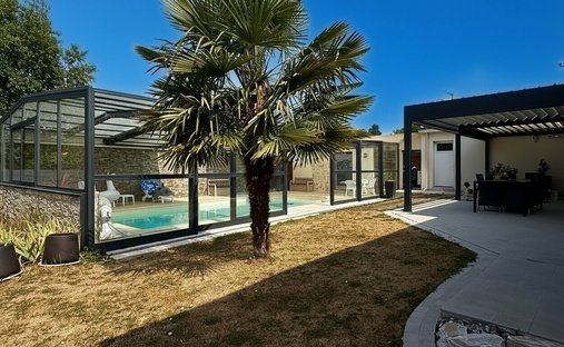 Villa in Le Cellier, Pays de la Loire, France 1