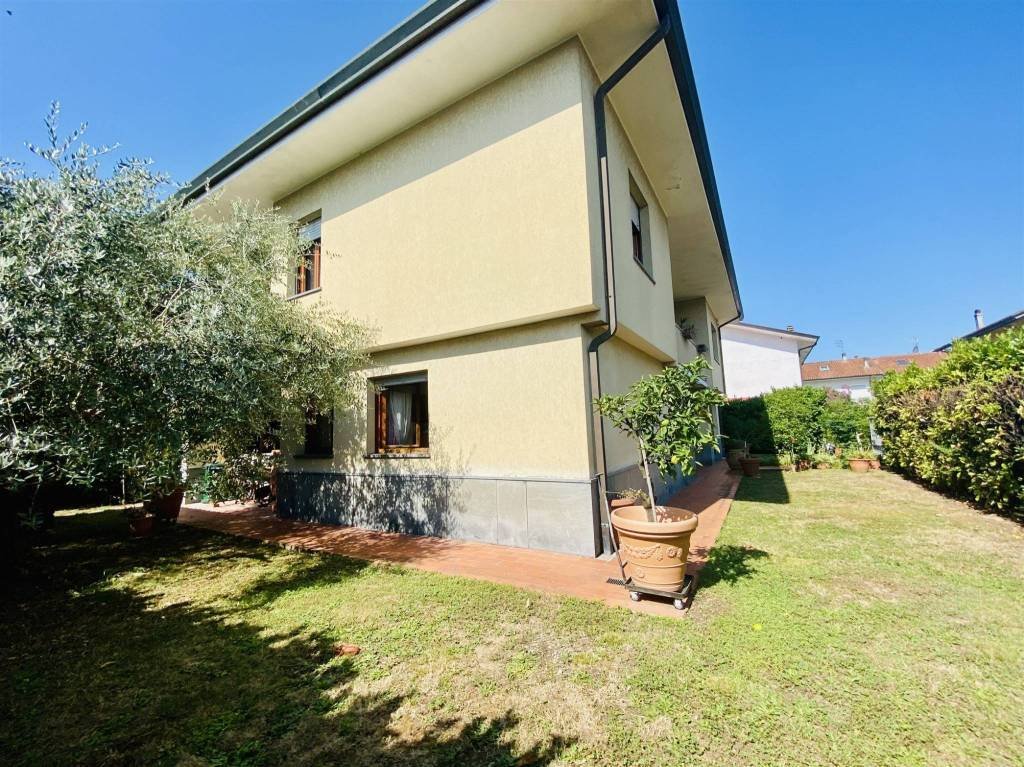 Villa in Historic Center, Lucca, Tuscany 5 - 18564947