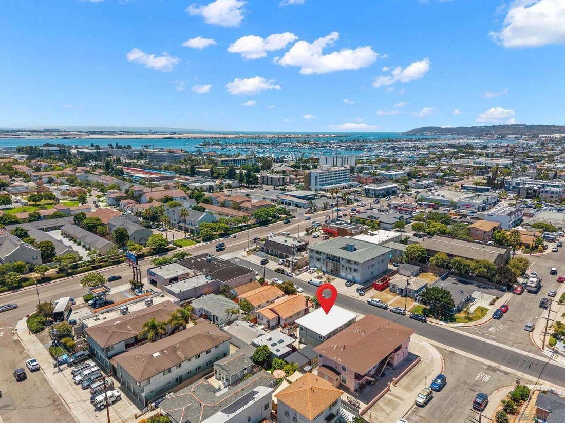 San Diego, California, United States 2 - 18565175