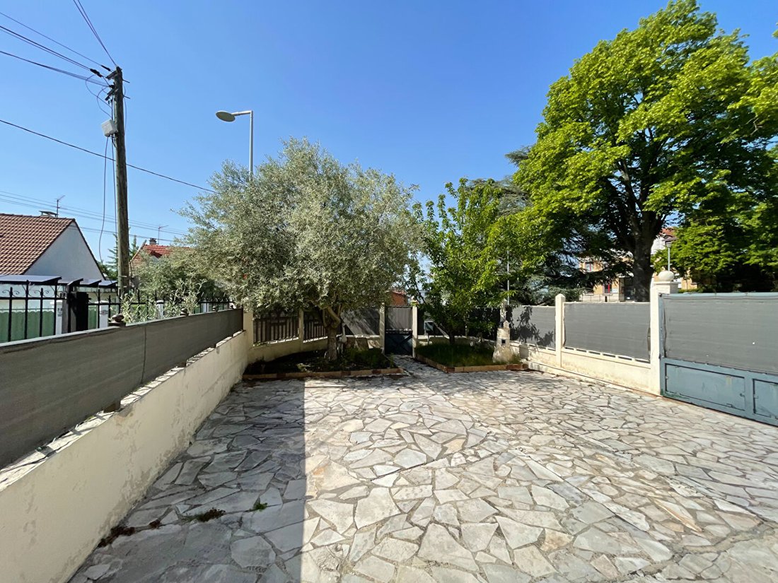 Villa in Centre, Nanterre, France 3 - 18566597