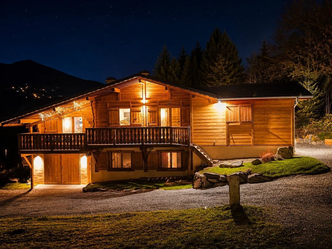 Chalet in Les Houches, Auvergne-Rhône-Alpes, France 3 - 18559852