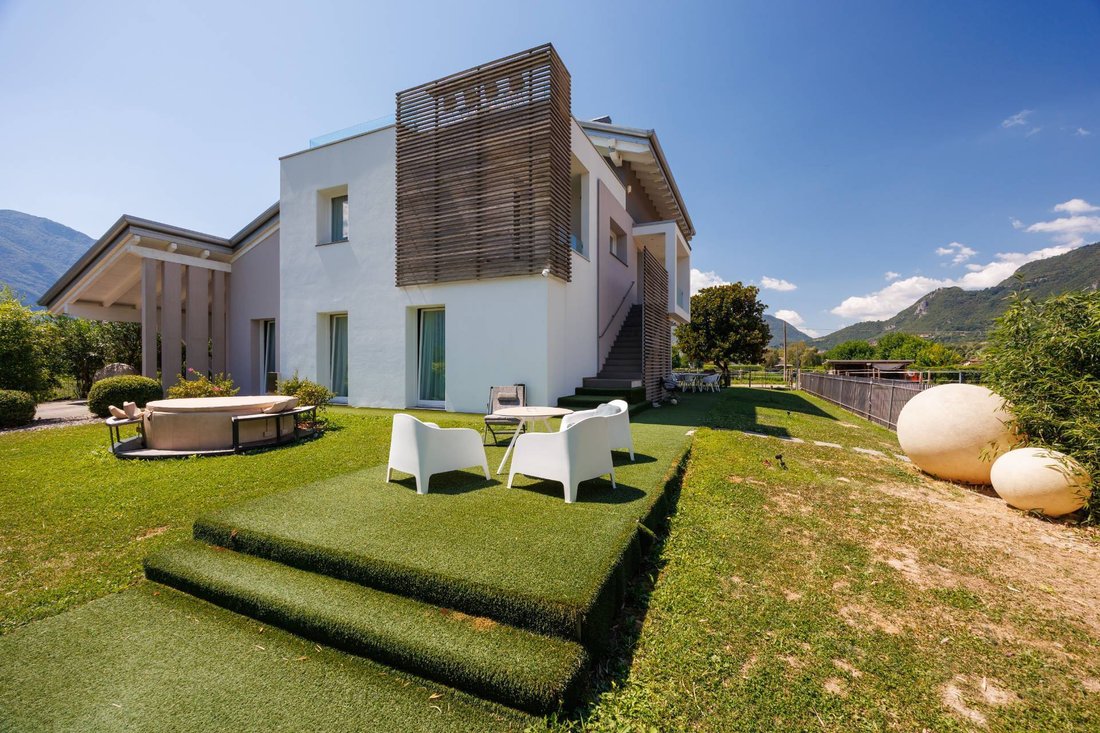 Villa in Costa Volpino, Lombardy, Italy 1 - 18441480