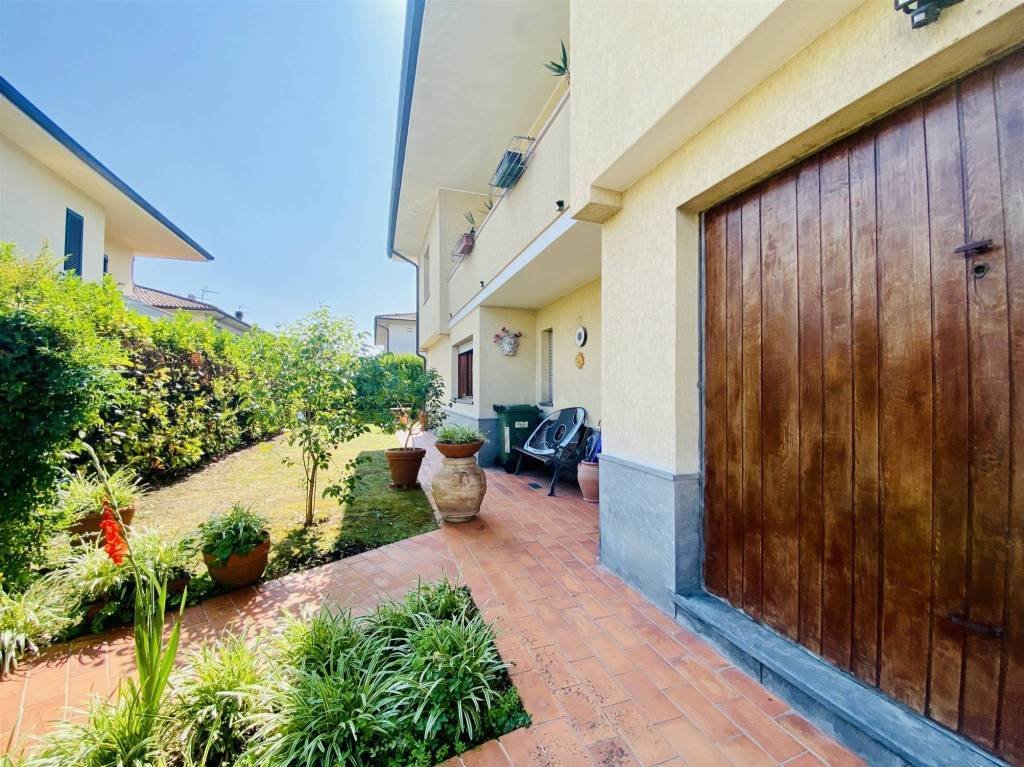 Villa in Historic Center, Lucca, Tuscany 1 - 18564947