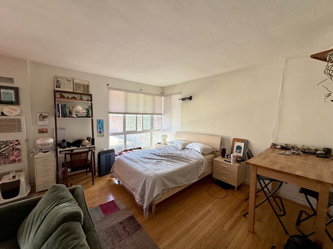 Oakland, California, United States 3 - 18561547