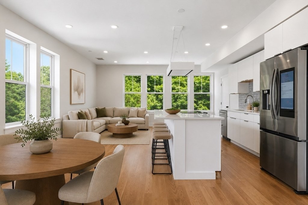 Condo in Medford, Massachusetts, United States 1 - 18562821