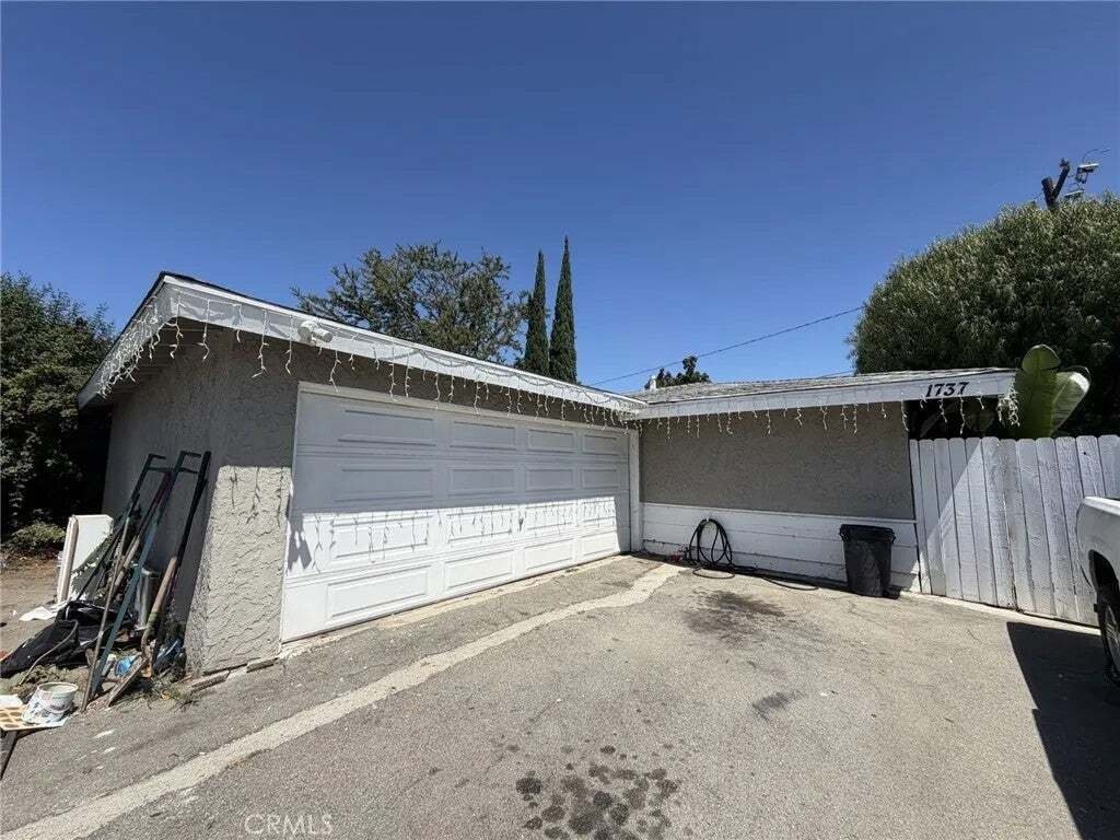 Santa Ana, California, United States 3 - 18559442