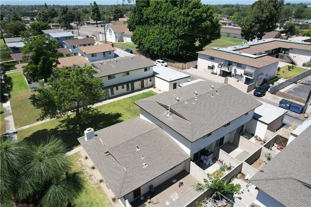 Orange, California, United States 4 - 18562475