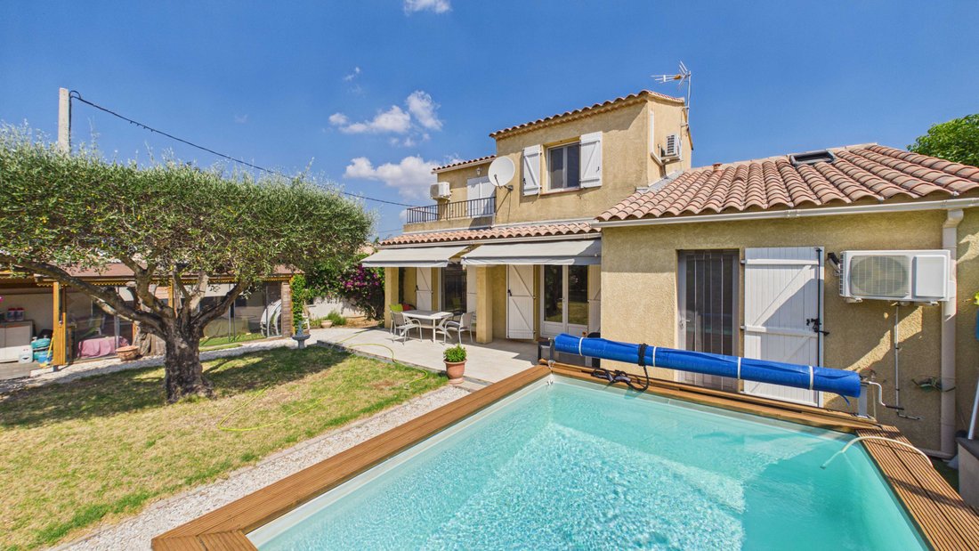 House in La Crau, Provence-Alpes-Côte d'Azur, France 1 - 18565477
