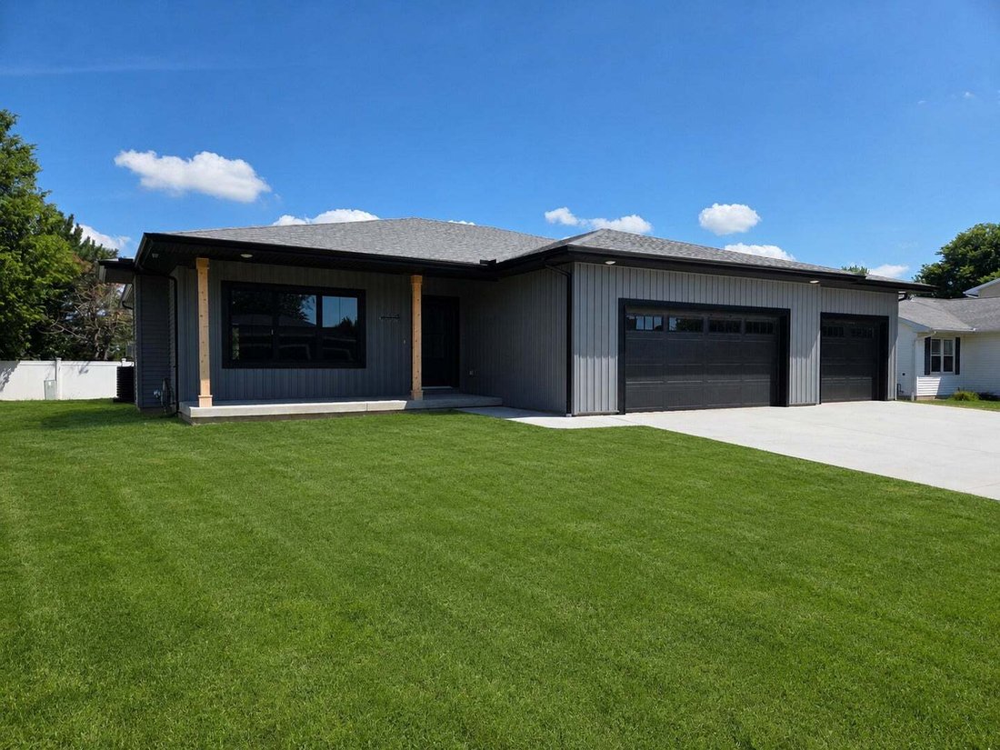 House in Bloomington, Illinois, United States 1 - 17546630