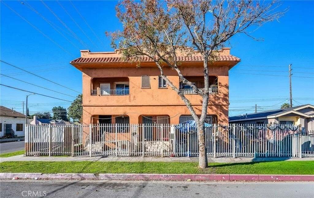 Los Angeles, California, United States 1 - 18562233