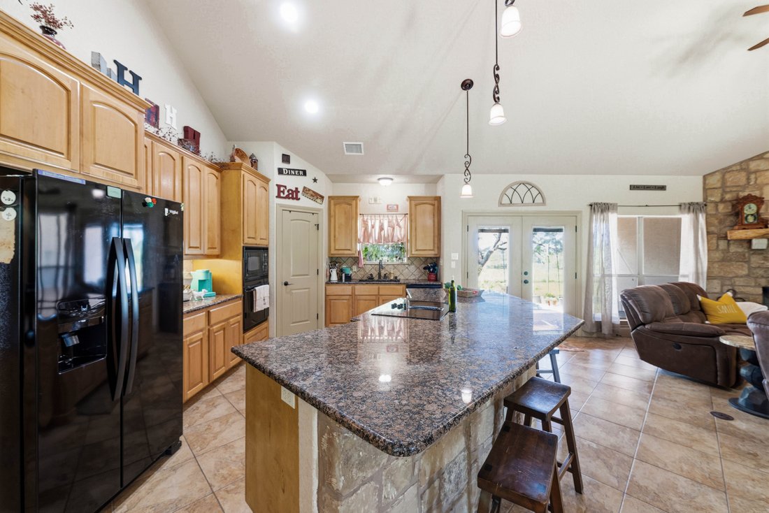 House in Seguin, Texas, United States 5 - 18564089
