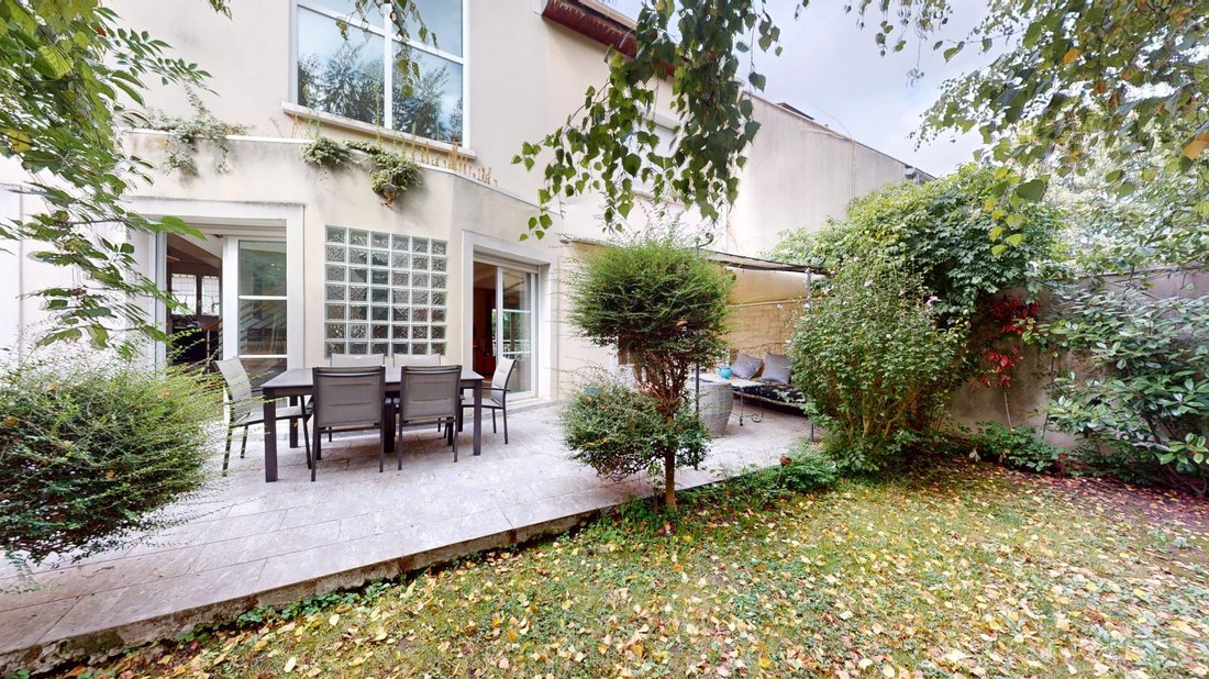 House in Les Lilas, Ile-de-France, France 2 - 18564361
