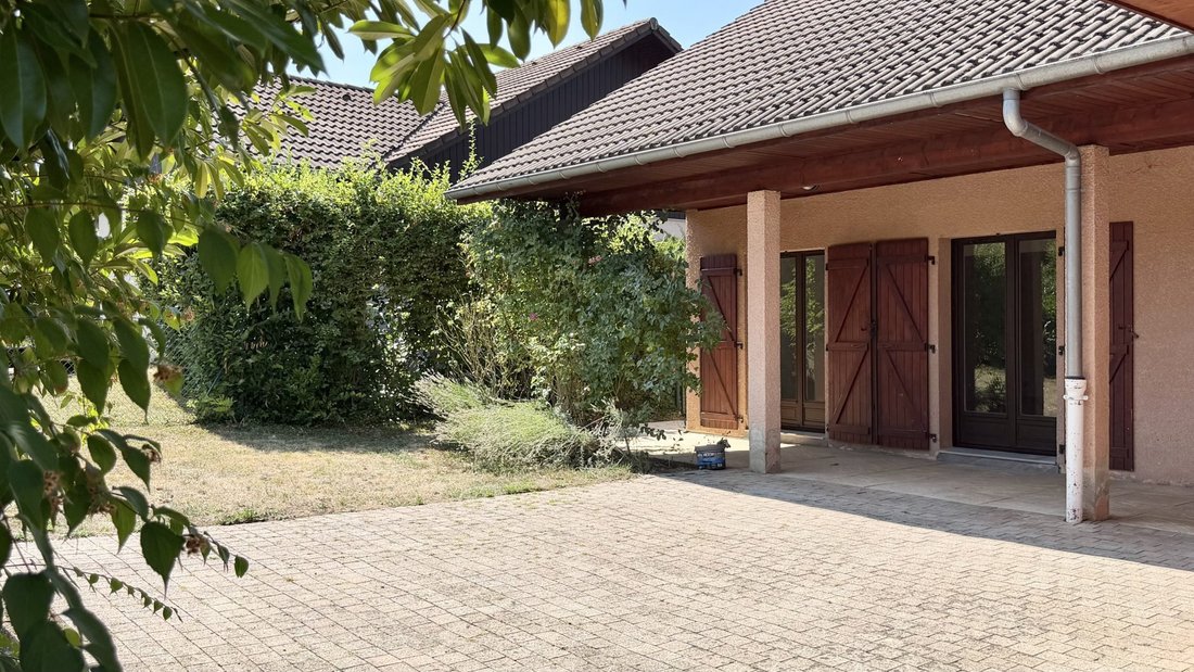 Villa in Quintal, Auvergne-Rhône-Alpes, France 1 - 18564313