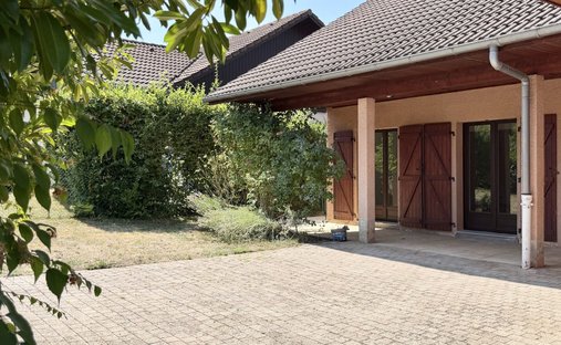 Villa in Quintal, Auvergne-Rhône-Alpes, France 1