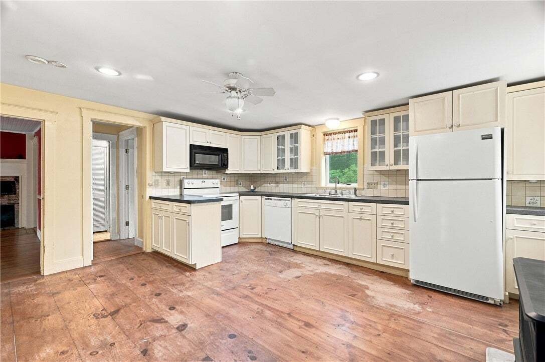 House in North Smithfield, Rhode Island, United States 3 - 18558108