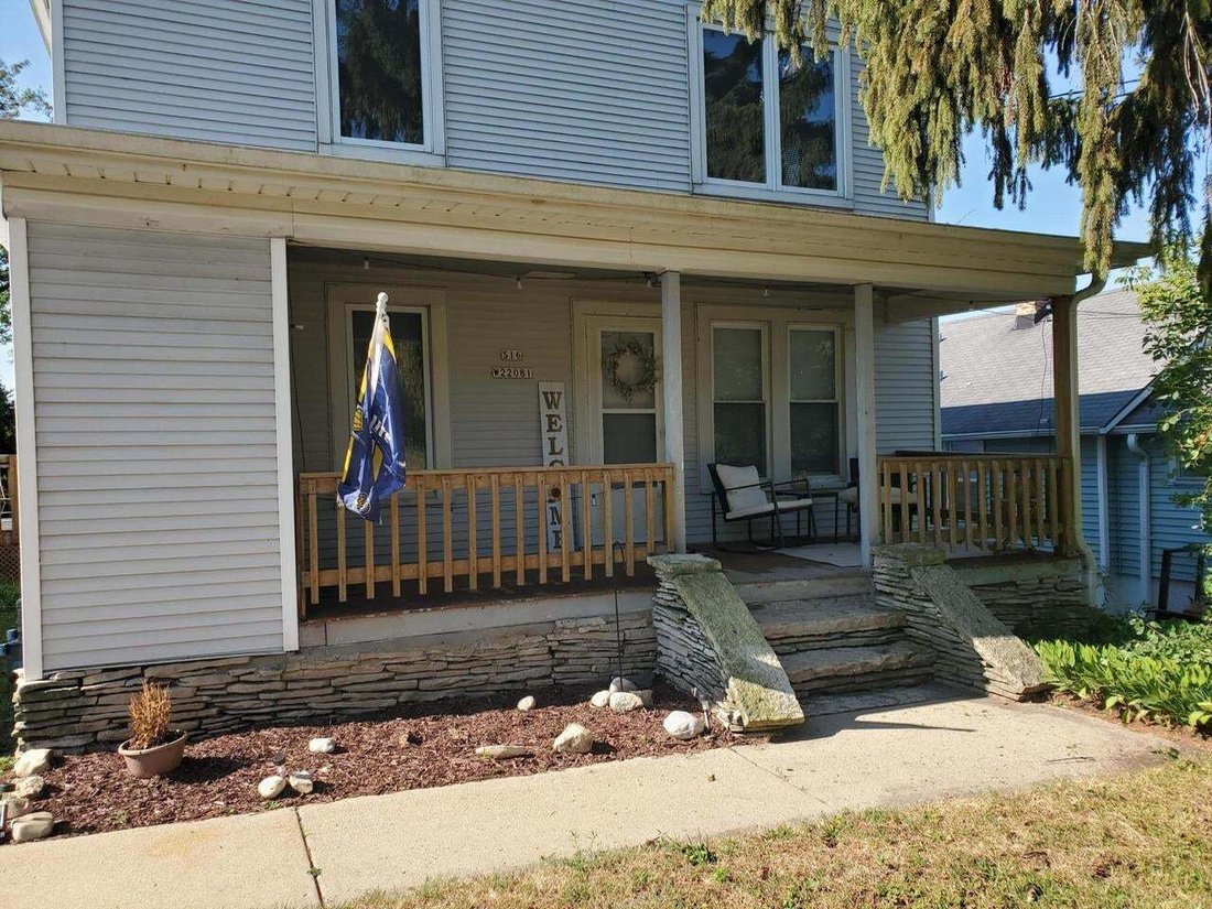 Waukesha, Wisconsin, United States 3 - 18558220