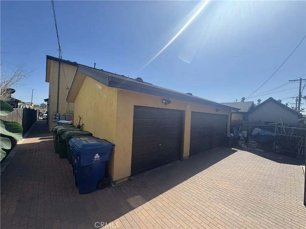 Los Angeles, California, United States 2 - 18565154