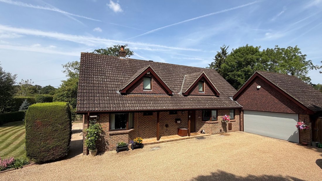 House in Okehurst, Billingshurst, England 2 - 18561034
