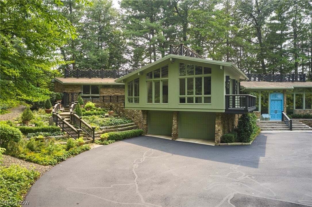 House in Akron, Ohio, United States 2 - 17510536