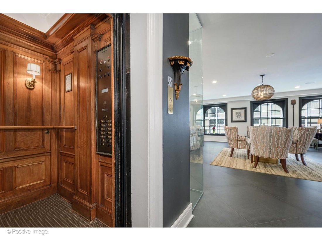Condo in Chicago, Illinois, United States 2 - 18566296