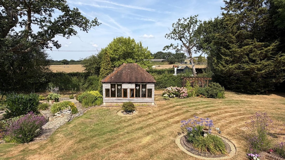 House in Okehurst, Billingshurst, England 5 - 18561034