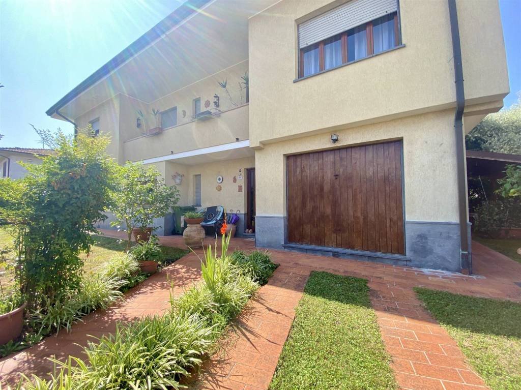 Villa in Historic Center, Lucca, Tuscany 2 - 18564947