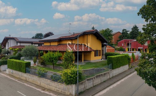 House in Trofarello, Piedmont, Italy 1