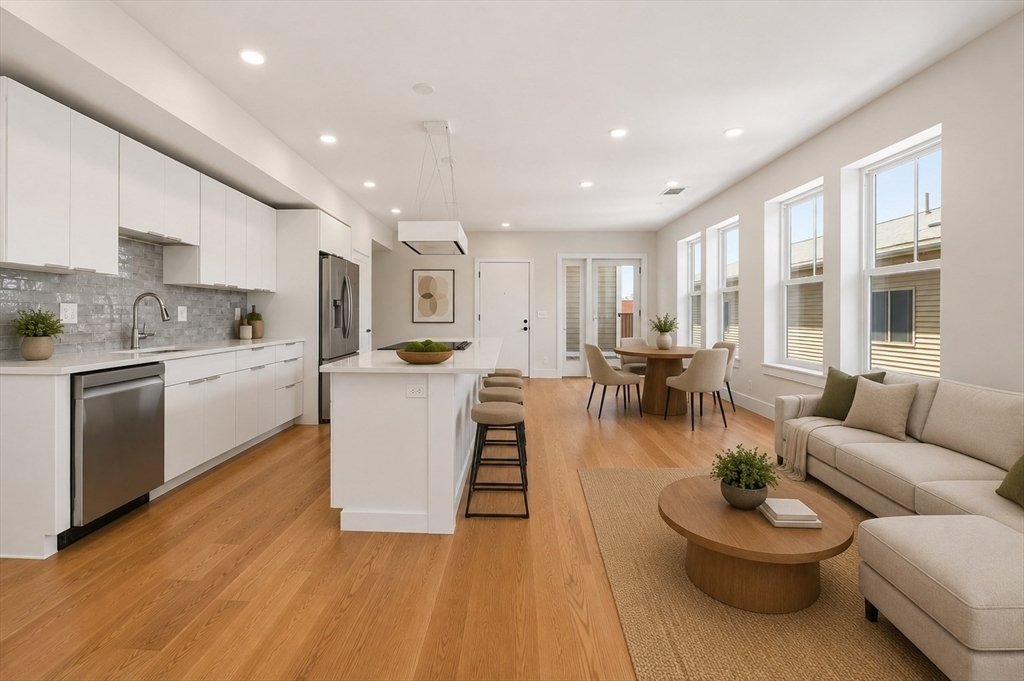 Condo in Medford, Massachusetts, United States 4 - 18562821