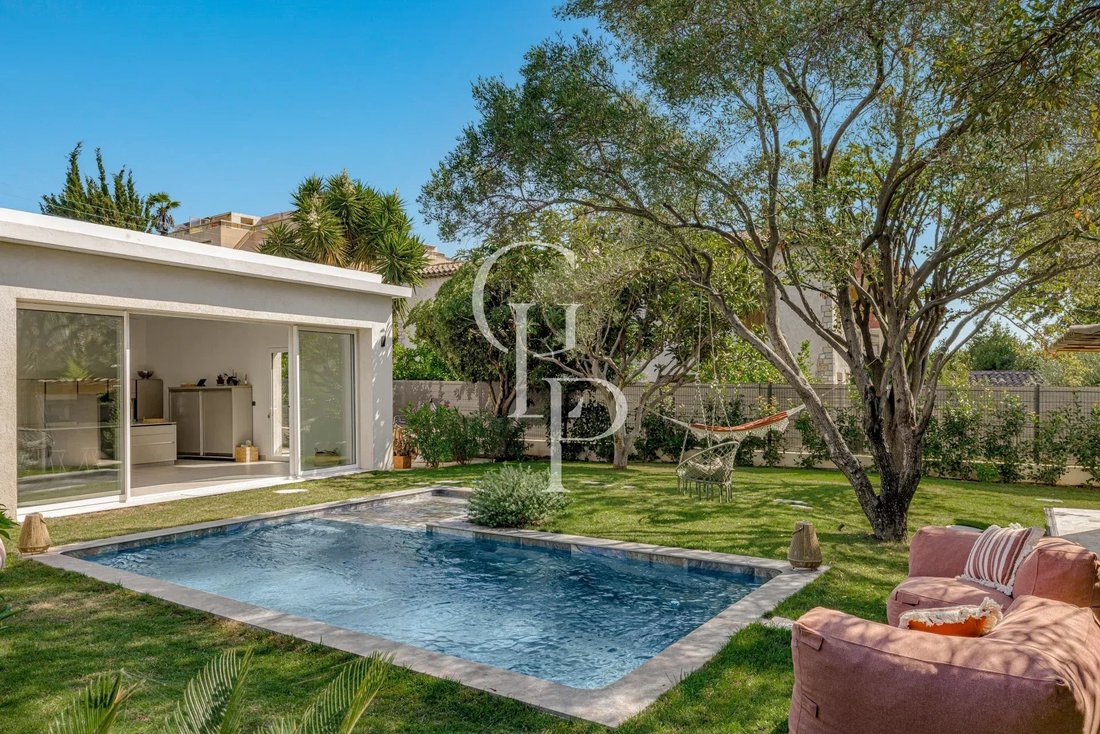 Villa in Le Cros de Cagnes, Cagnes-sur-Mer, France 1 - 18559813