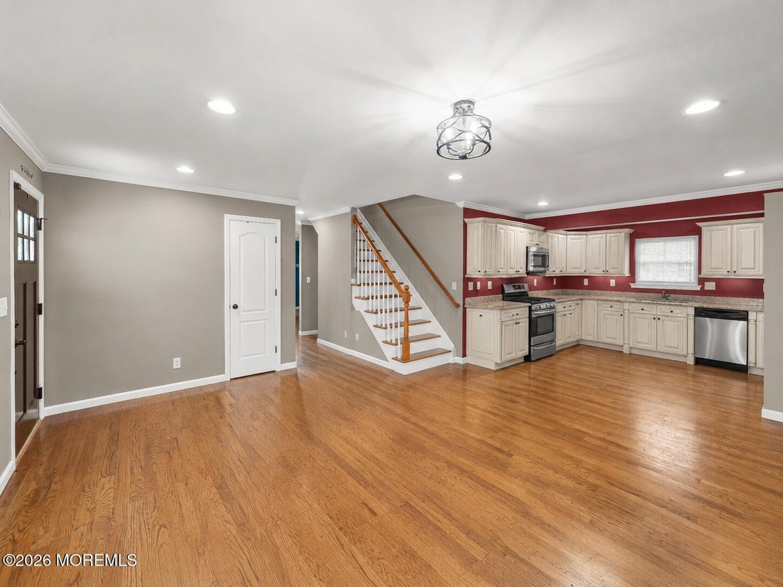 House in Hazlet, New Jersey, United States 3 - 18162809