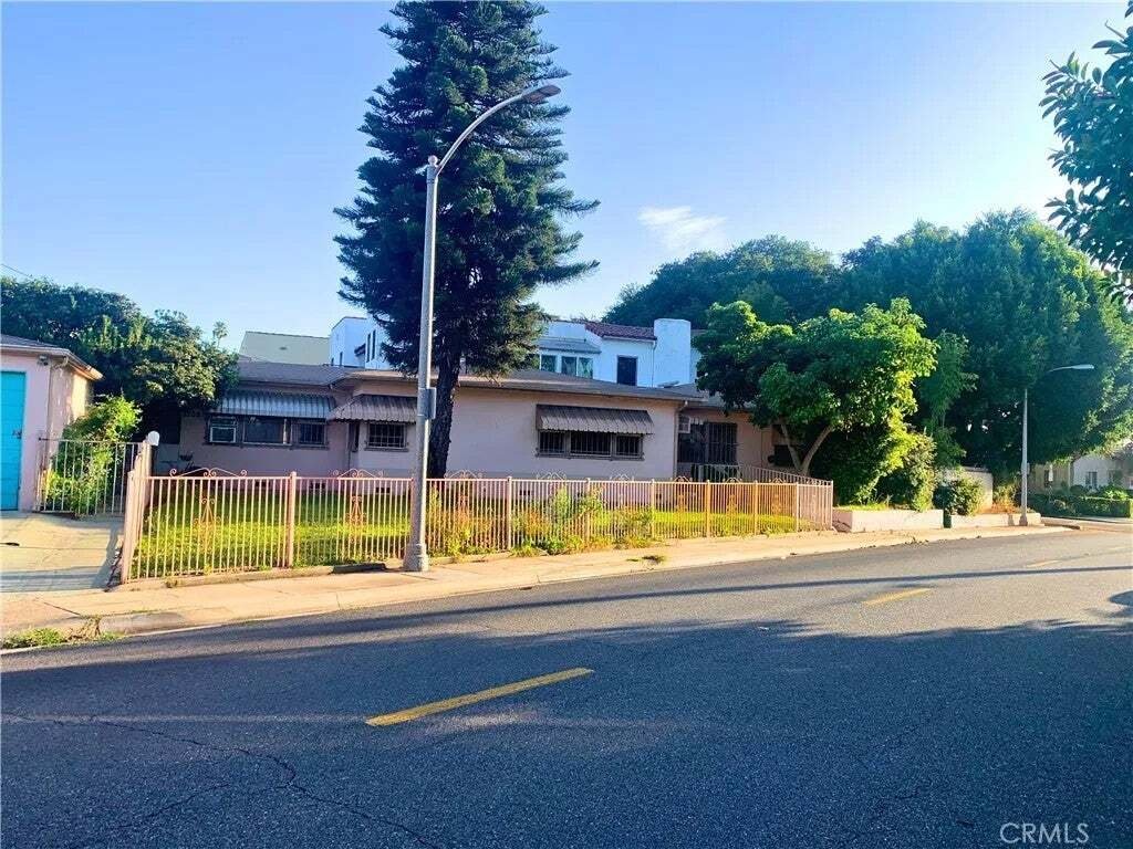 Alhambra, California, United States 2 - 18559066