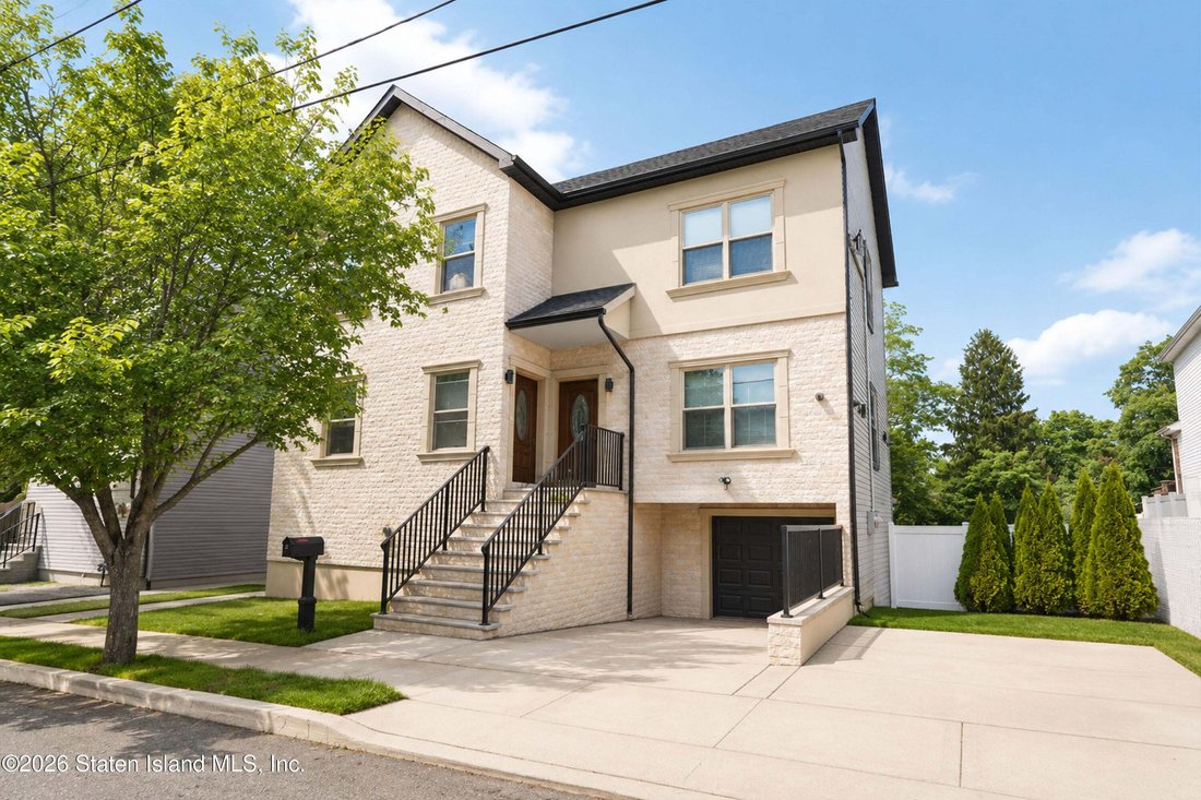 House in New York, New York, United States 1 - 18558046