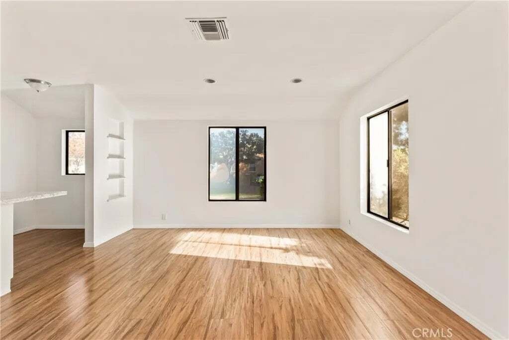 Burbank, California, United States 4 - 18562490