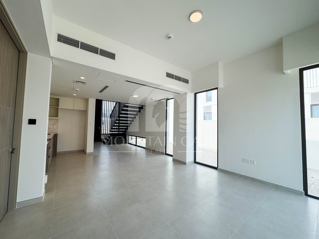Townhouse in Al Lesaily, Dubai, United Arab Emirates 1 - 18559878