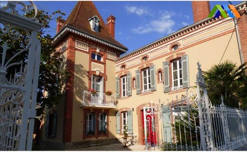 Estate in Arblade-le-Bas, Occitania, France 1