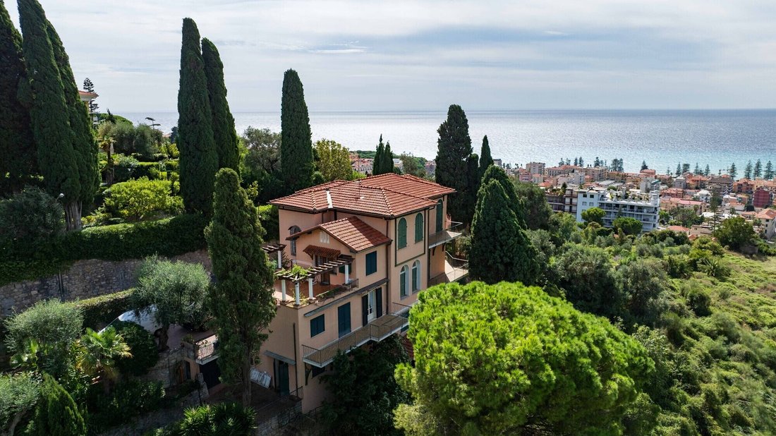 Villa in Bordighera, Liguria, Italy 3 - 18559630