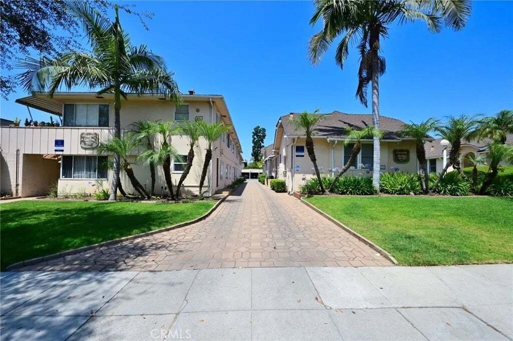 Altadena, California, United States 1 - 18562508