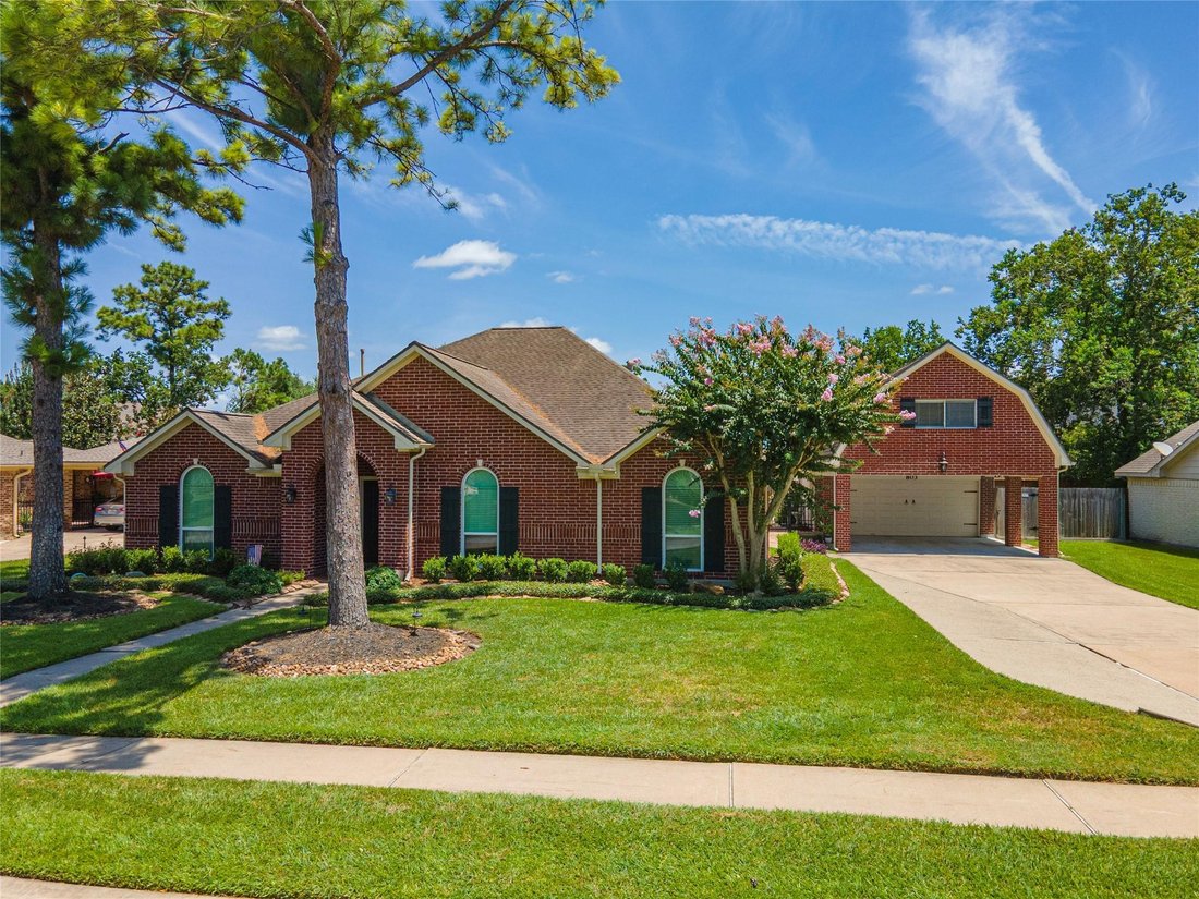 House in Friendswood, Texas, United States 3 - 18562969