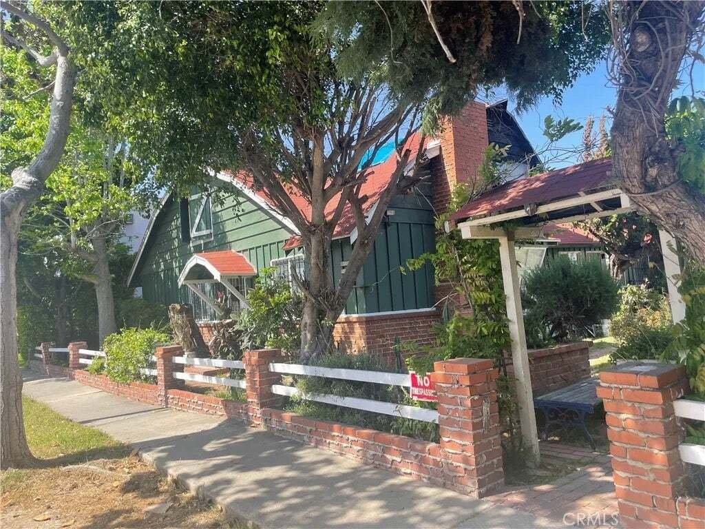 Culver City, California, United States 3 - 18562304