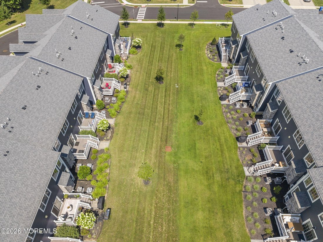 Condo in Old Bridge Township, New Jersey, United States 3 - 18564901