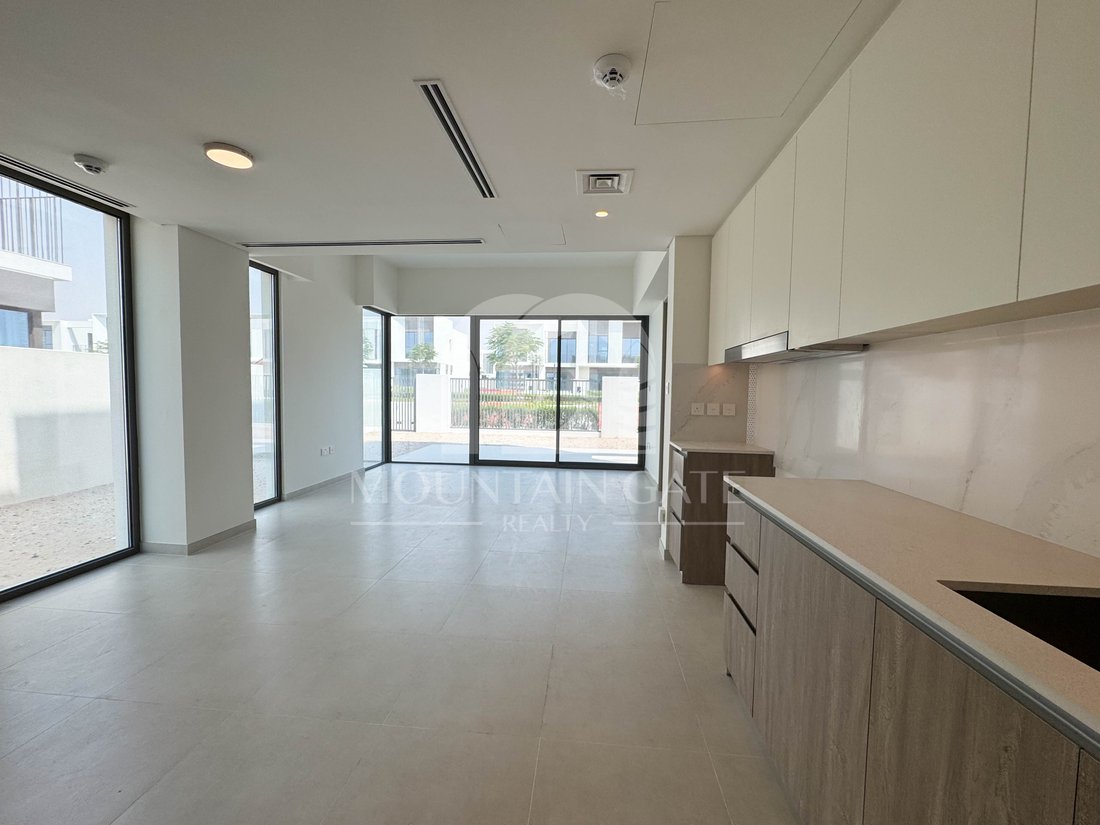 Townhouse in Al Lesaily, Dubai, United Arab Emirates 2 - 18559878