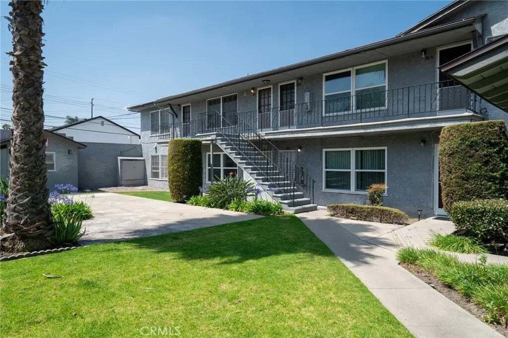 Orange, California, United States 4 - 18562394