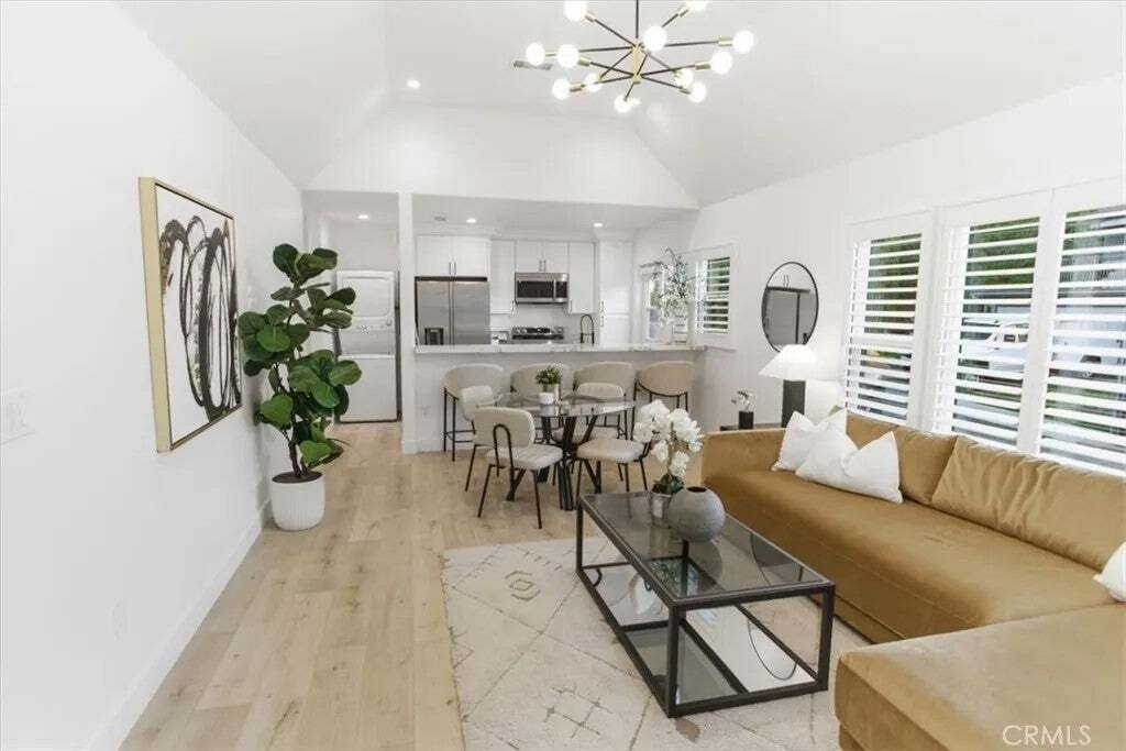 Glendale, California, United States 5 - 18562307